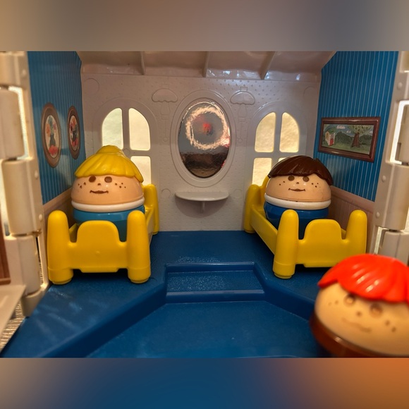 COPY - Vintage 80’s Little Tikes house with 5 little people - Picture 9 of 15